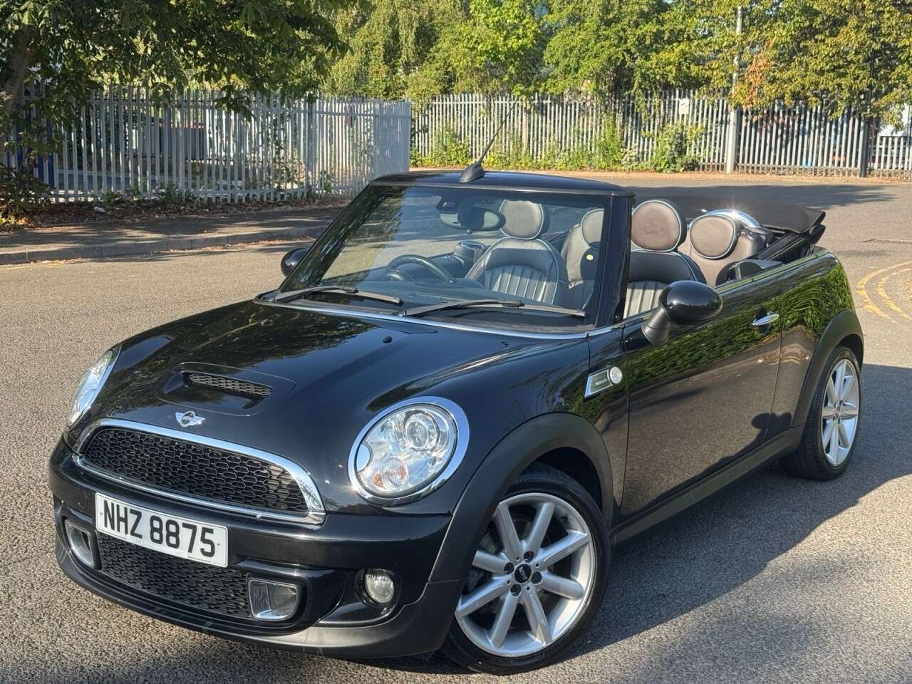 A 2014 MINI CONVERTIBLE 2.0 Cooper SD Highgate Convertible 2dr Diesel Manual Euro 5 (s/s) (143 ps) A 2014 MINI CONVERTIBLE 2.0 Cooper SD Highgate Convertible 2dr Diesel Manual Euro 5 (s/s) (143 ps)