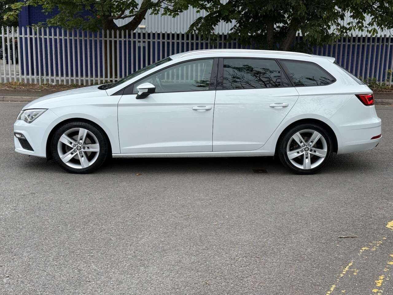 A 2017 SEAT LEON 1.4 EcoTSI FR Technology ST 5dr Petrol Manual Euro 6 (s/s) (150 ps) A 2017 SEAT LEON 1.4 EcoTSI FR Technology ST 5dr Petrol Manual Euro 6 (s/s) (150 ps)