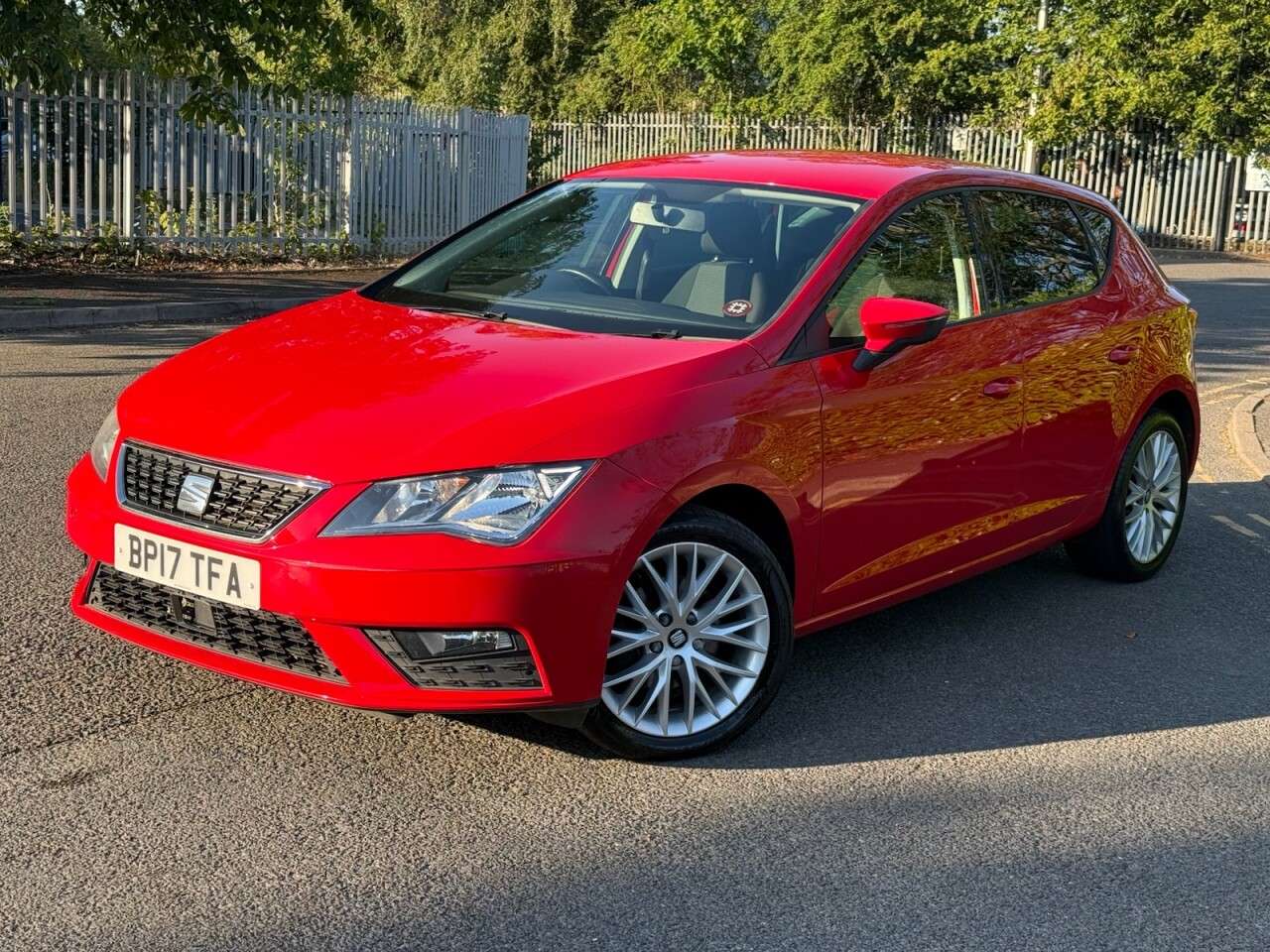 A 2017 SEAT LEON 1.6 TDI SE Dynamic Technology Hatchback 5dr Diesel DSG Euro 6 (s/s) (115 ps A 2017 SEAT LEON 1.6 TDI SE Dynamic Technology Hatchback 5dr Diesel DSG Euro 6 (s/s) (115 ps