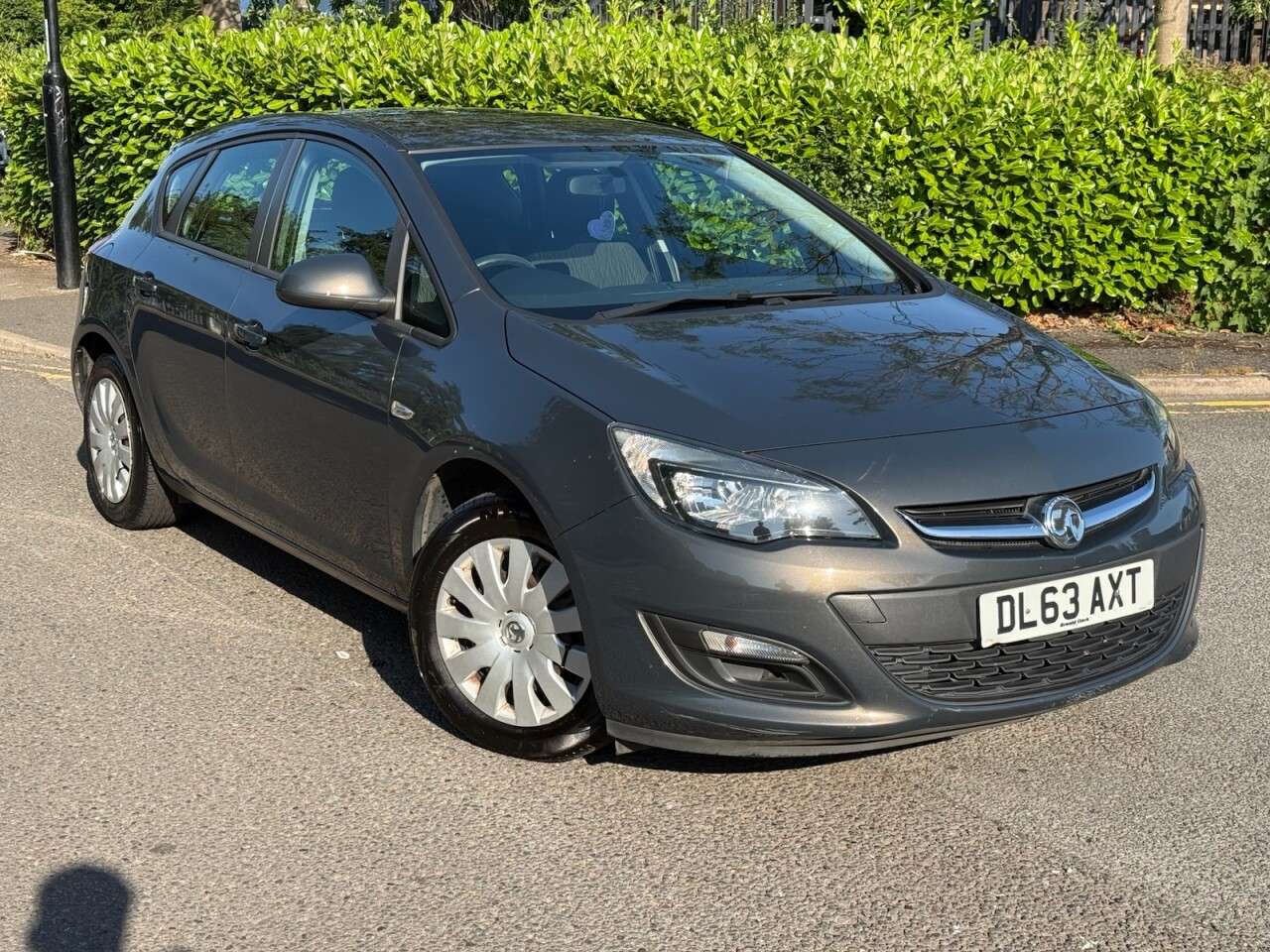 A 2013 VAUXHALL ASTRA 1.4 16v Exclusiv Hatchback 5dr Petrol Manual Euro 5 (100 ps) ULEZ+2FO+FSH+L A 2013 VAUXHALL ASTRA 1.4 16v Exclusiv Hatchback 5dr Petrol Manual Euro 5 (100 ps) ULEZ+2FO+FSH+L