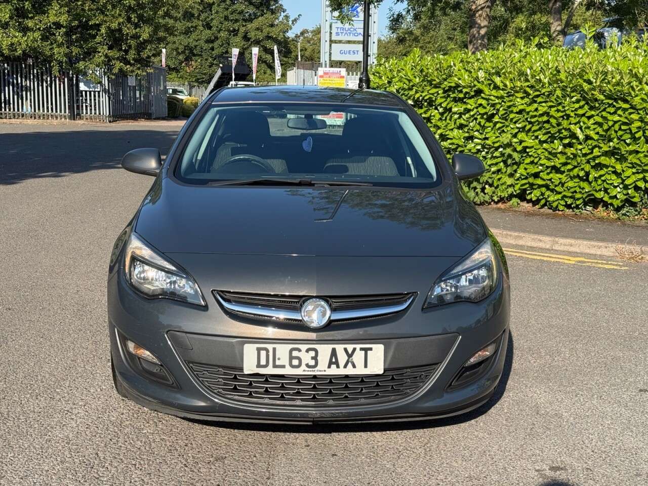 A 2013 VAUXHALL ASTRA 1.4 16v Exclusiv Hatchback 5dr Petrol Manual Euro 5 (100 ps) ULEZ+2FO+FSH+L A 2013 VAUXHALL ASTRA 1.4 16v Exclusiv Hatchback 5dr Petrol Manual Euro 5 (100 ps) ULEZ+2FO+FSH+L