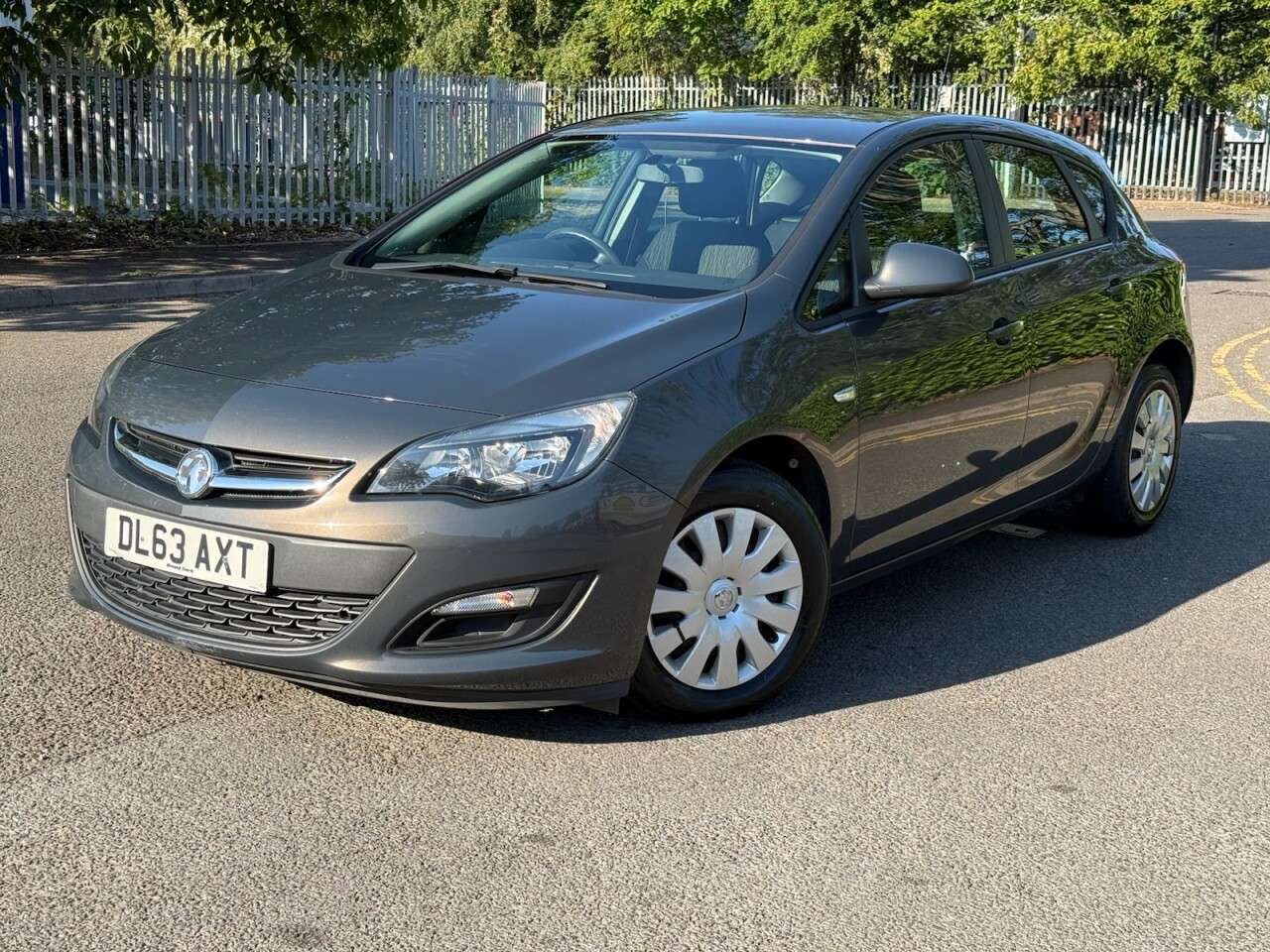 A 2013 VAUXHALL ASTRA 1.4 16v Exclusiv Hatchback 5dr Petrol Manual Euro 5 (100 ps) ULEZ+2FO+FSH+L A 2013 VAUXHALL ASTRA 1.4 16v Exclusiv Hatchback 5dr Petrol Manual Euro 5 (100 ps) ULEZ+2FO+FSH+L