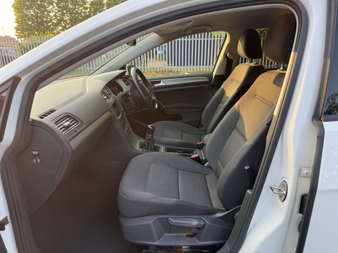 2017 VOLKSWAGEN GOLF 2017 VOLKSWAGEN GOLF