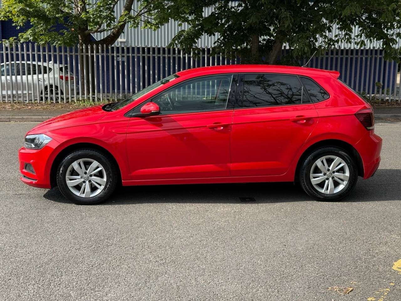 A 2018 VOLKSWAGEN POLO 1.0 SE Hatchback 5dr Petrol Manual Euro 6 (s/s) (75 ps) A 2018 VOLKSWAGEN POLO 1.0 SE Hatchback 5dr Petrol Manual Euro 6 (s/s) (75 ps)