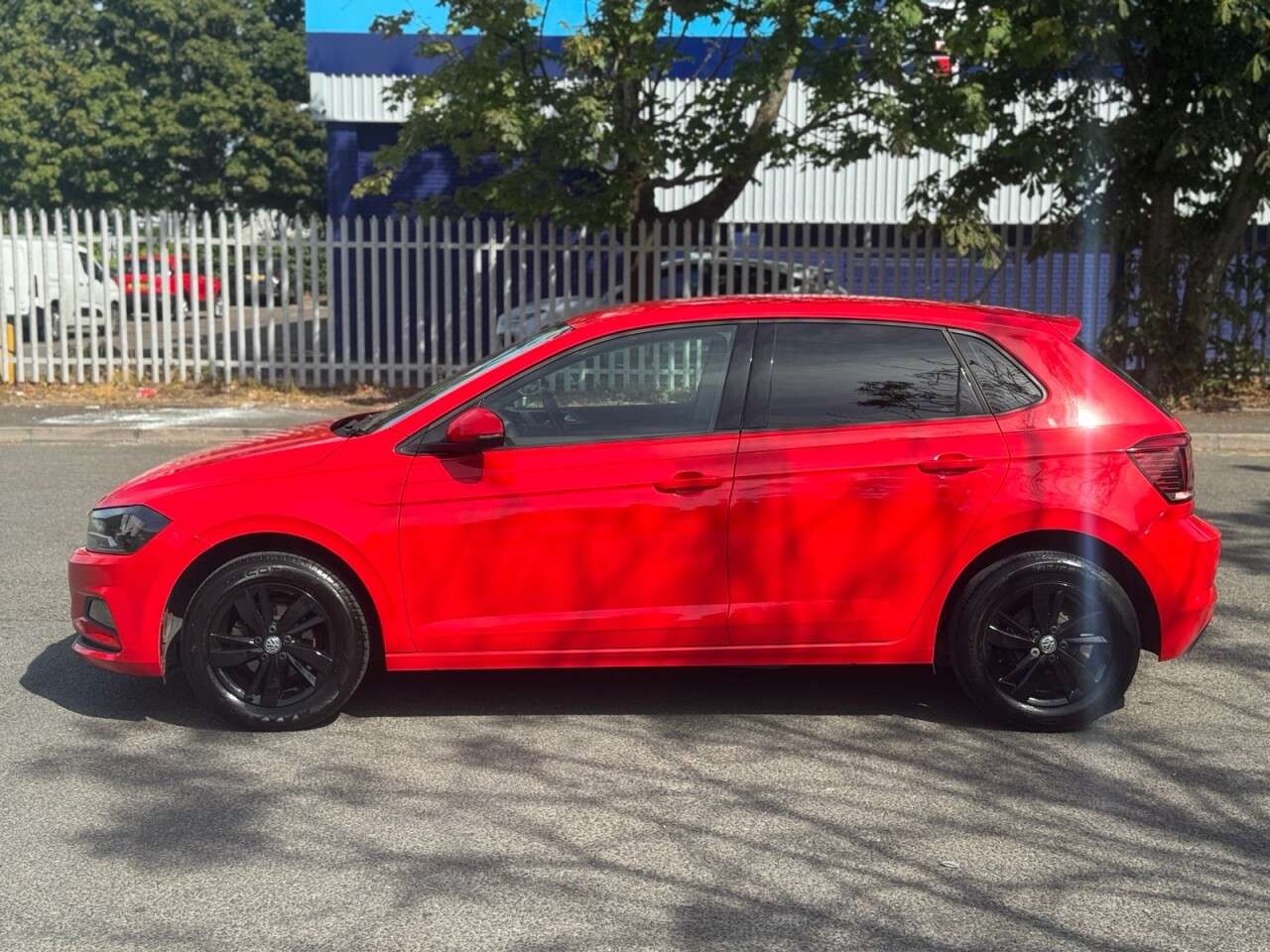 A 2018 VOLKSWAGEN POLO 1.0 SE Hatchback 5dr Petrol Manual Euro 6 (s/s) (75 ps) A 2018 VOLKSWAGEN POLO 1.0 SE Hatchback 5dr Petrol Manual Euro 6 (s/s) (75 ps)