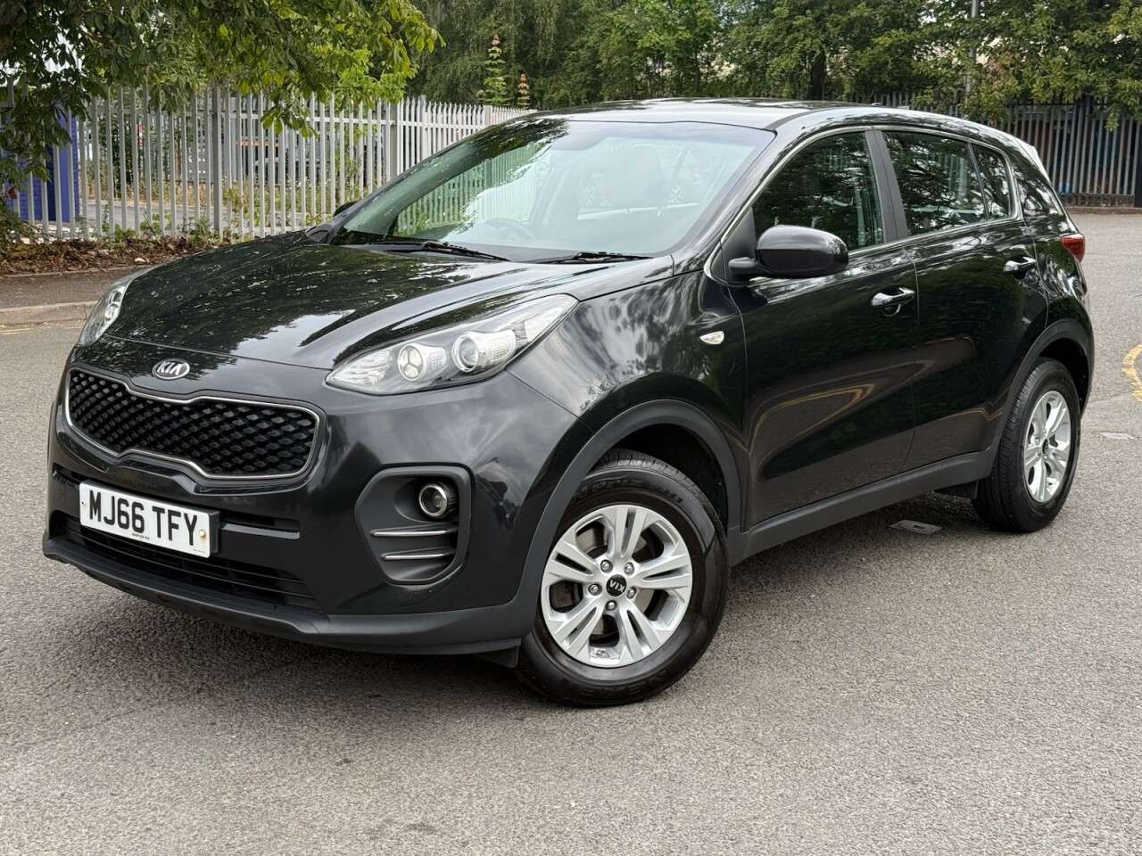 A 2016 KIA SPORTAGE 1.6 GDi 1 SUV 5dr Petrol Manual Euro 6 (130 bhp) A 2016 KIA SPORTAGE 1.6 GDi 1 SUV 5dr Petrol Manual Euro 6 (130 bhp)