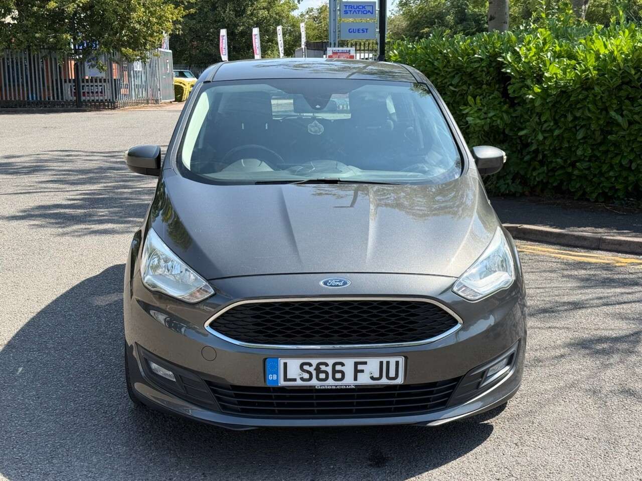 A 2017 FORD C-MAX 1.0T EcoBoost Zetec MPV 5dr Petrol Manual Euro 6 (s/s) (100 ps) A 2017 FORD C-MAX 1.0T EcoBoost Zetec MPV 5dr Petrol Manual Euro 6 (s/s) (100 ps)
