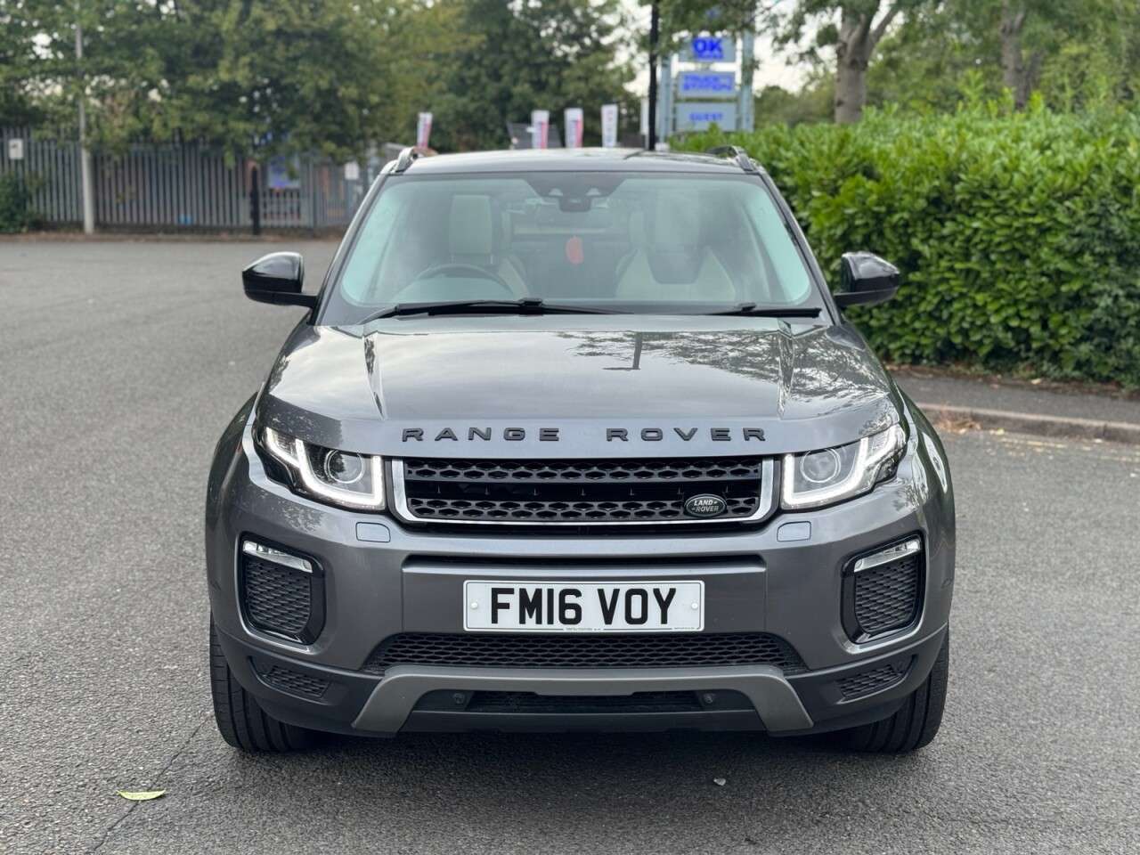 A 2016 LAND ROVER RANGE ROVER EVOQUE 2.0 TD4 SE Tech SUV 5dr Diesel Manual 4WD Euro 6 (s/s) (180 ps) A 2016 LAND ROVER RANGE ROVER EVOQUE 2.0 TD4 SE Tech SUV 5dr Diesel Manual 4WD Euro 6 (s/s) (180 ps)