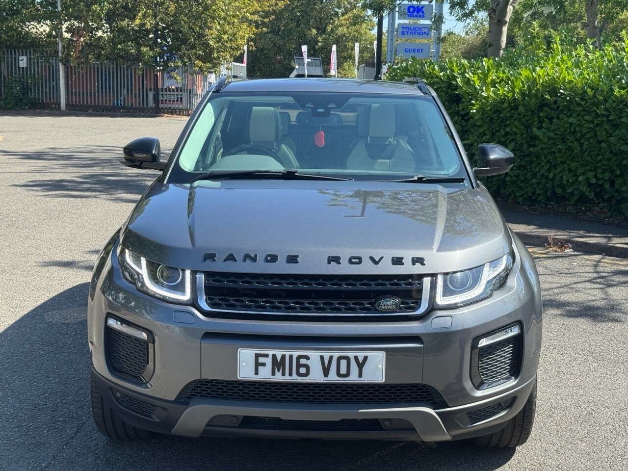 A 2016 LAND ROVER RANGE ROVER EVOQUE 2.0 TD4 SE Tech SUV 5dr Diesel Manual 4WD Euro 6 (s/s) (180 ps) A 2016 LAND ROVER RANGE ROVER EVOQUE 2.0 TD4 SE Tech SUV 5dr Diesel Manual 4WD Euro 6 (s/s) (180 ps)