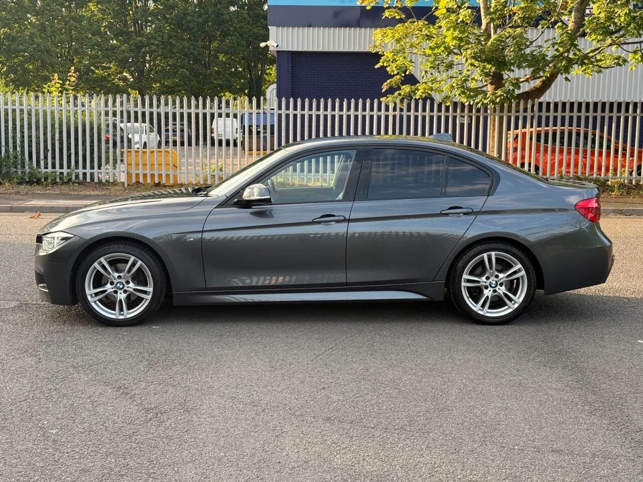 A 2018 BMW 3 SERIES 2.0 320d M Sport Saloon 4dr Diesel Auto Euro 6 (s/s) (190 ps) A 2018 BMW 3 SERIES 2.0 320d M Sport Saloon 4dr Diesel Auto Euro 6 (s/s) (190 ps)