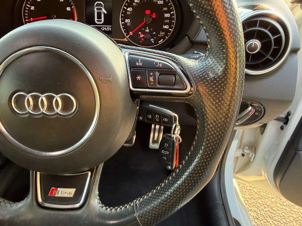2016 AUDI A1 2016 AUDI A1