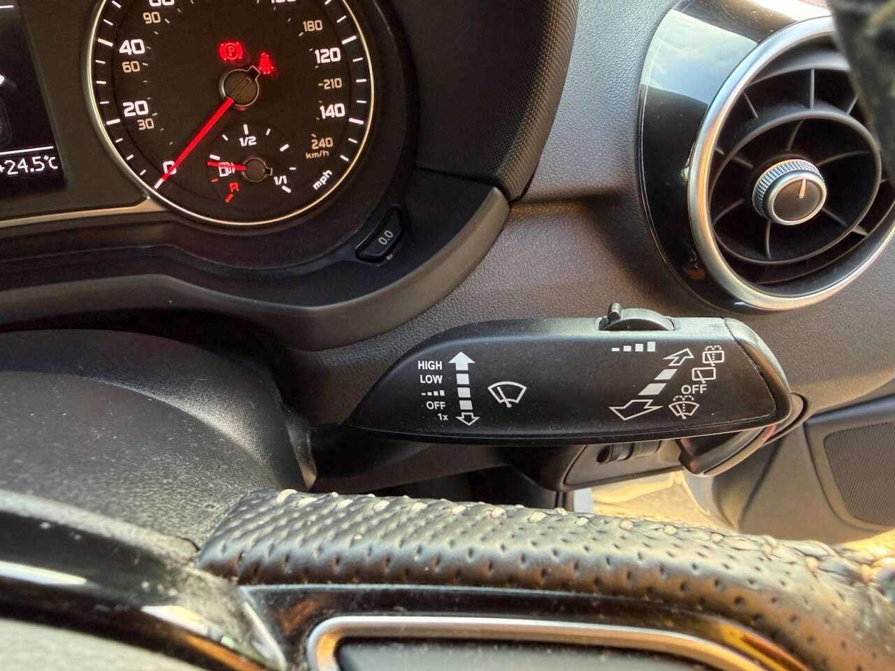 2016 AUDI A1 2016 AUDI A1