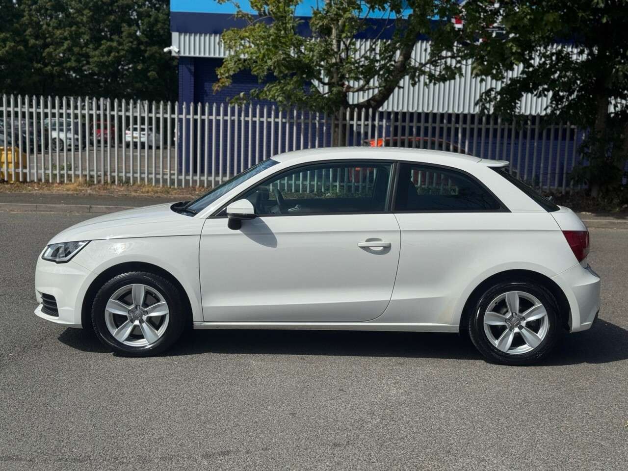 A 2015 AUDI A1 1.6 TDI SE Hatchback 3dr Diesel Manual Euro 6 (s/s) (116 ps) A 2015 AUDI A1 1.6 TDI SE Hatchback 3dr Diesel Manual Euro 6 (s/s) (116 ps)