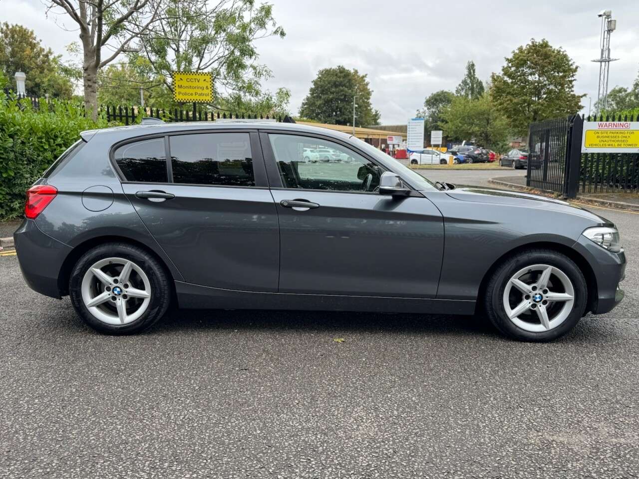 A 2017 BMW 1 SERIES 1.5 116d SE Hatchback 5dr Diesel Manual Euro 6 (s/s) (116 ps) A 2017 BMW 1 SERIES 1.5 116d SE Hatchback 5dr Diesel Manual Euro 6 (s/s) (116 ps)