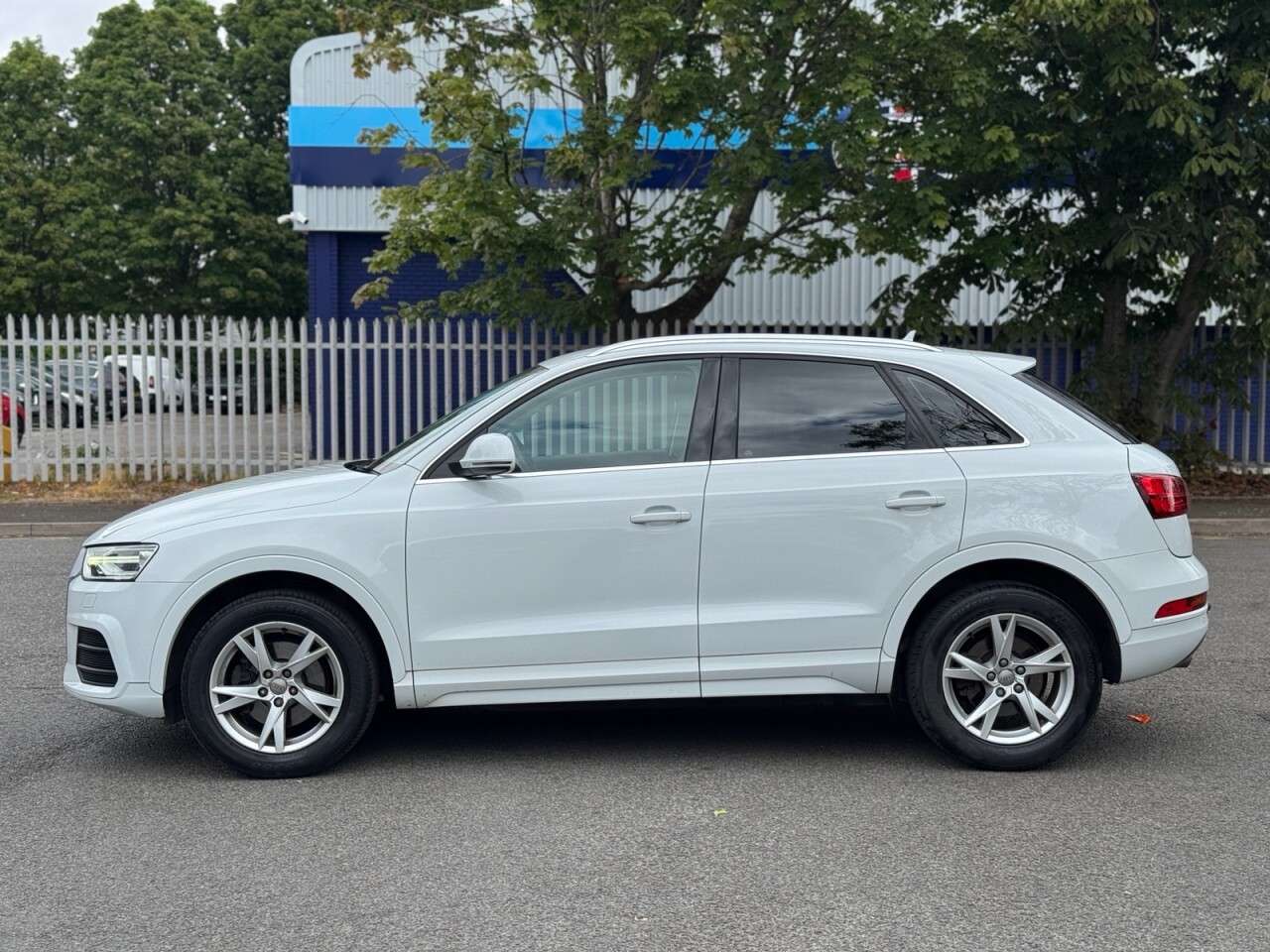 A 2015 AUDI Q3 2.0 TDI SE SUV 5dr Diesel S Tronic quattro Euro 6 (s/s) (150 ps) A 2015 AUDI Q3 2.0 TDI SE SUV 5dr Diesel S Tronic quattro Euro 6 (s/s) (150 ps)