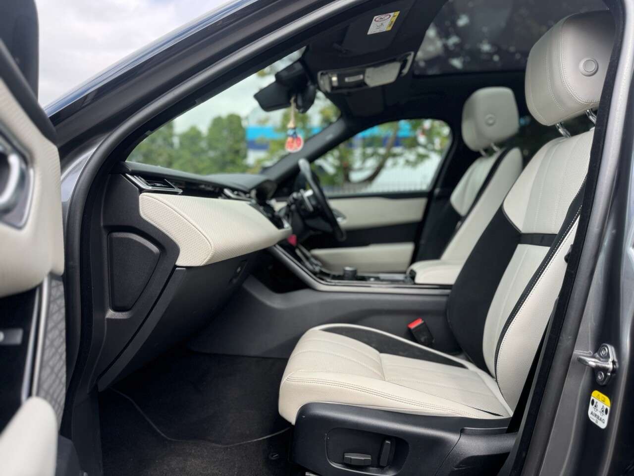 2019 LAND ROVER RANGE ROVER VELAR 2019 LAND ROVER RANGE ROVER VELAR
