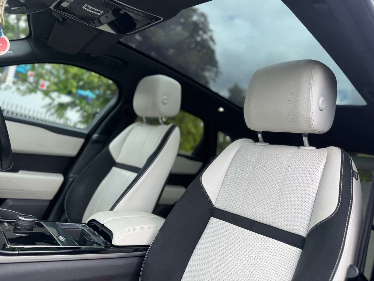 2019 LAND ROVER RANGE ROVER VELAR 2019 LAND ROVER RANGE ROVER VELAR