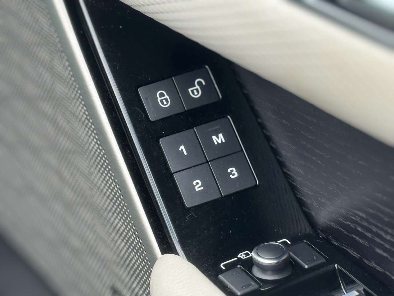2019 LAND ROVER RANGE ROVER VELAR 2019 LAND ROVER RANGE ROVER VELAR