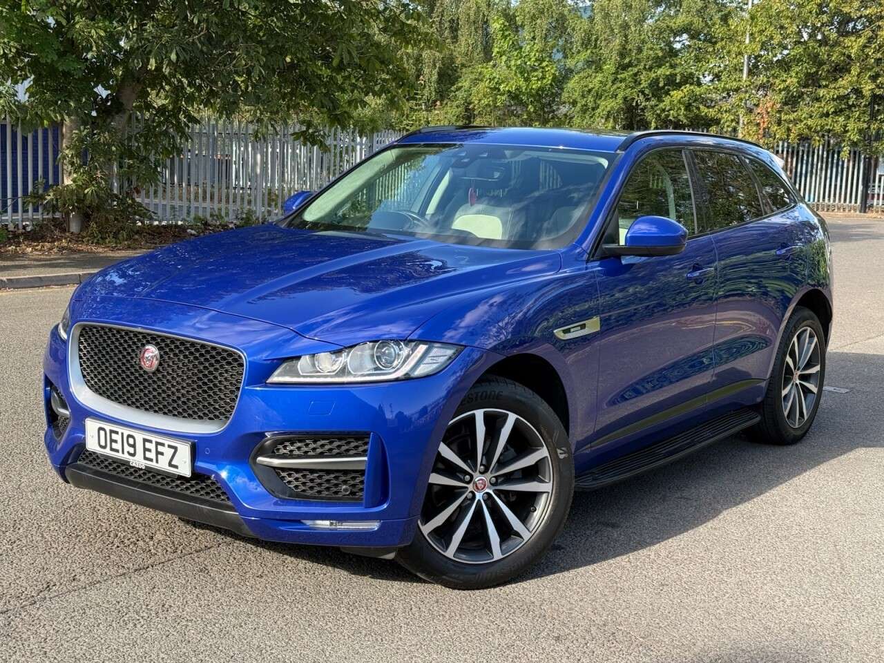 A 2019 JAGUAR F-PACE 2.0 D180 R-Sport SUV 5dr Diesel Auto AWD Euro 6 (s/s) (180 ps) A 2019 JAGUAR F-PACE 2.0 D180 R-Sport SUV 5dr Diesel Auto AWD Euro 6 (s/s) (180 ps)