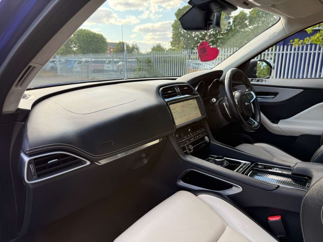 2019 JAGUAR F-PACE 2019 JAGUAR F-PACE