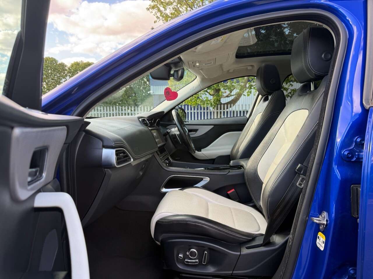 2019 JAGUAR F-PACE 2019 JAGUAR F-PACE