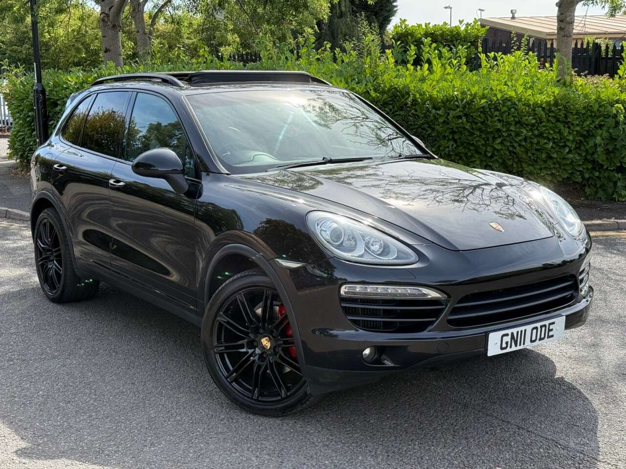 A 2011 PORSCHE CAYENNE 3.0 TD V6 SUV 5dr Diesel Tiptronic 4WD Euro 5 (s/s) (240 ps) A 2011 PORSCHE CAYENNE 3.0 TD V6 SUV 5dr Diesel Tiptronic 4WD Euro 5 (s/s) (240 ps)