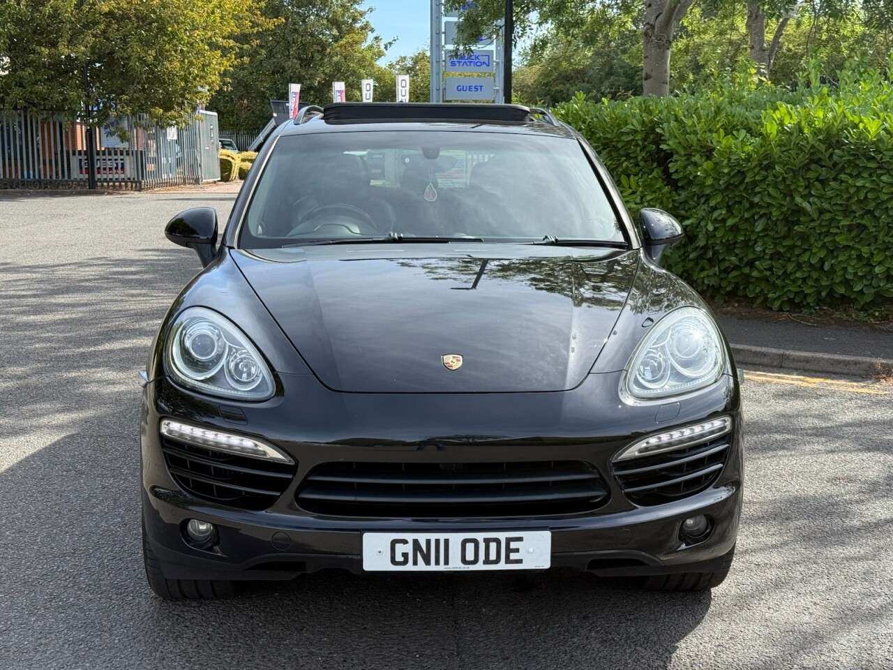 A 2011 PORSCHE CAYENNE 3.0 TD V6 SUV 5dr Diesel Tiptronic 4WD Euro 5 (s/s) (240 ps) A 2011 PORSCHE CAYENNE 3.0 TD V6 SUV 5dr Diesel Tiptronic 4WD Euro 5 (s/s) (240 ps)