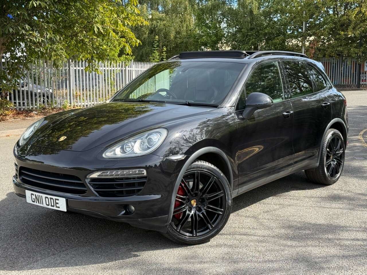 A 2011 PORSCHE CAYENNE 3.0 TD V6 SUV 5dr Diesel Tiptronic 4WD Euro 5 (s/s) (240 ps) A 2011 PORSCHE CAYENNE 3.0 TD V6 SUV 5dr Diesel Tiptronic 4WD Euro 5 (s/s) (240 ps)