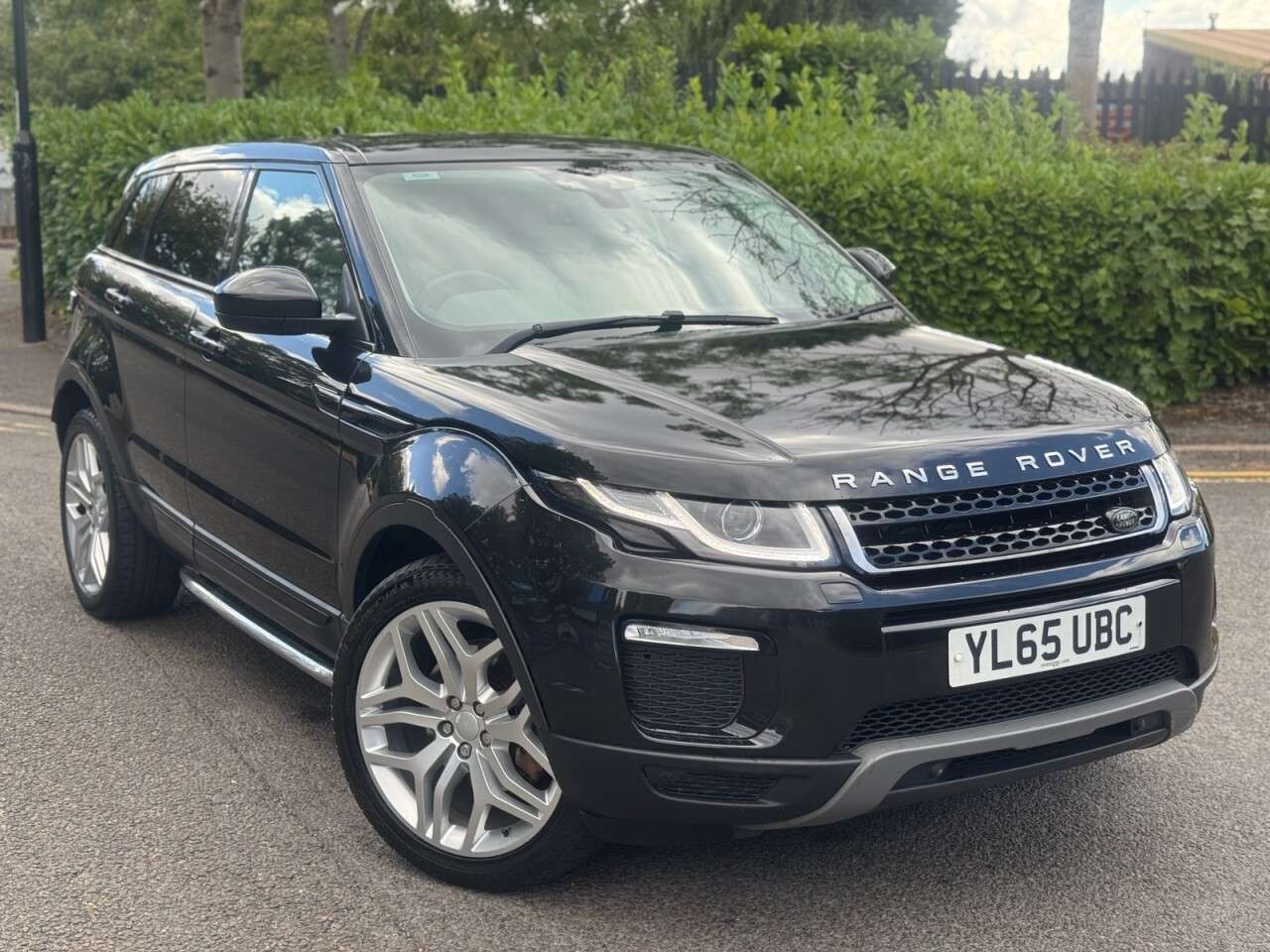 A 2016 LAND ROVER RANGE ROVER EVOQUE 2.0 TD4 SE Tech SUV 5dr Diesel Manual 4WD Euro 6 (s/s) (180 ps) A 2016 LAND ROVER RANGE ROVER EVOQUE 2.0 TD4 SE Tech SUV 5dr Diesel Manual 4WD Euro 6 (s/s) (180 ps)