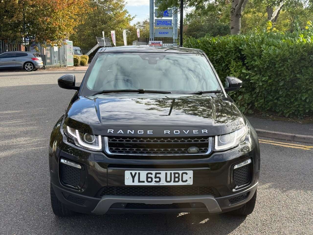 A 2016 LAND ROVER RANGE ROVER EVOQUE 2.0 TD4 SE Tech SUV 5dr Diesel Manual 4WD Euro 6 (s/s) (180 ps) A 2016 LAND ROVER RANGE ROVER EVOQUE 2.0 TD4 SE Tech SUV 5dr Diesel Manual 4WD Euro 6 (s/s) (180 ps)