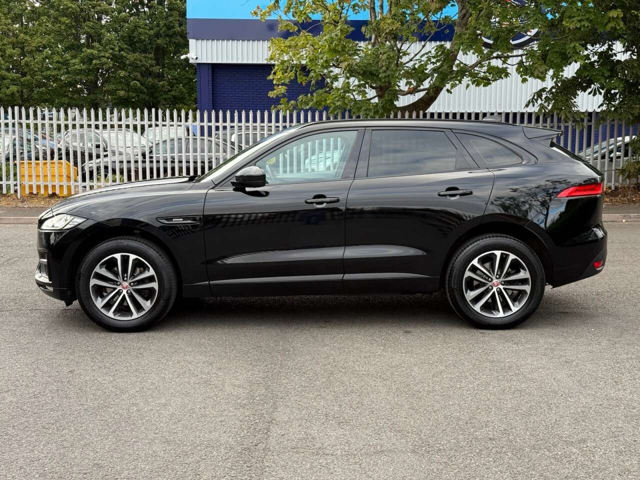A 2019 JAGUAR F-PACE 2.0 D180 R-Sport SUV 5dr Diesel Auto Euro 6 (s/s) (180 ps) ULULEZ+1FO+FSH+C A 2019 JAGUAR F-PACE 2.0 D180 R-Sport SUV 5dr Diesel Auto Euro 6 (s/s) (180 ps) ULULEZ+1FO+FSH+C
