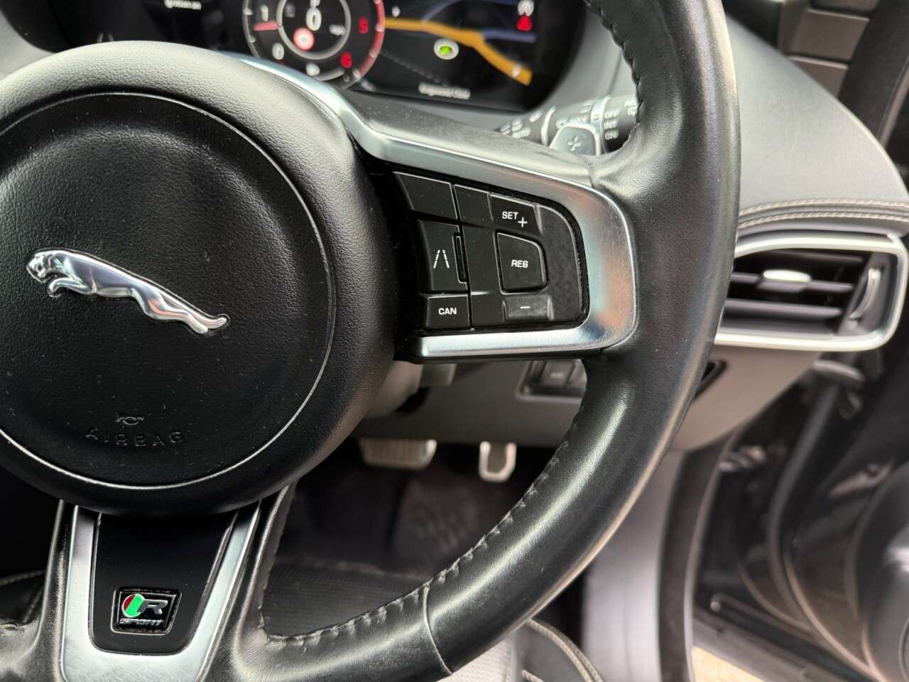 2019 JAGUAR F-PACE 2019 JAGUAR F-PACE