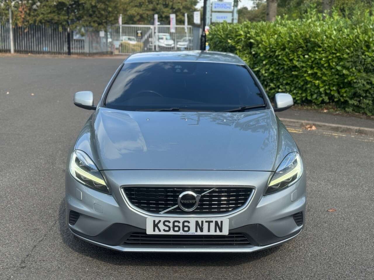 A 2016 VOLVO V40 2.0 D4 R-Design Hatchback 5dr Diesel Manual Euro 6 (s/s) (190 ps) A 2016 VOLVO V40 2.0 D4 R-Design Hatchback 5dr Diesel Manual Euro 6 (s/s) (190 ps)
