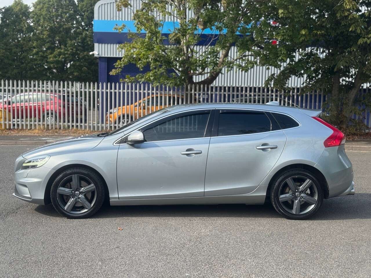 A 2016 VOLVO V40 2.0 D4 R-Design Hatchback 5dr Diesel Manual Euro 6 (s/s) (190 ps) A 2016 VOLVO V40 2.0 D4 R-Design Hatchback 5dr Diesel Manual Euro 6 (s/s) (190 ps)