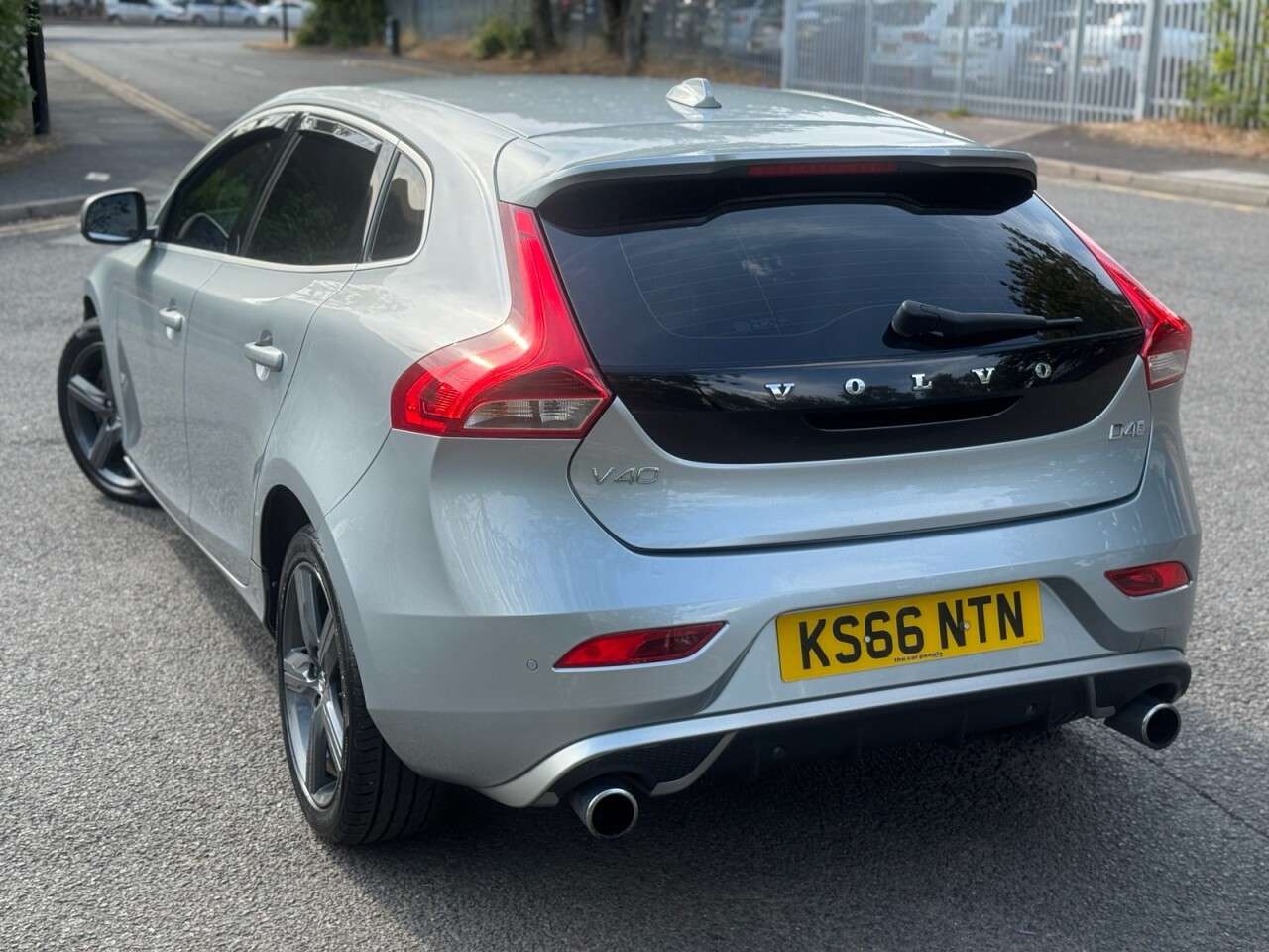 2016 VOLVO V40 2016 VOLVO V40