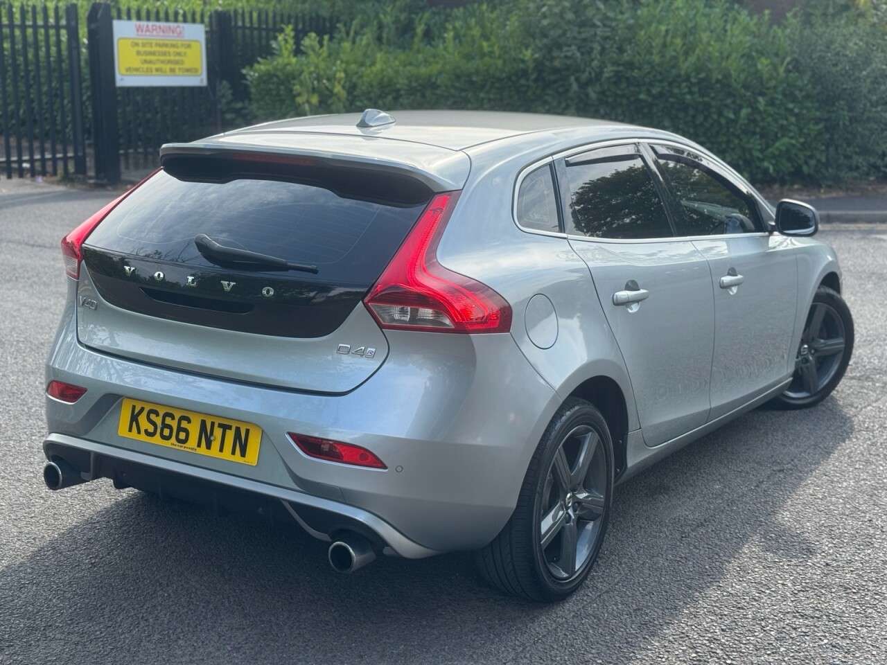 2016 VOLVO V40 2016 VOLVO V40
