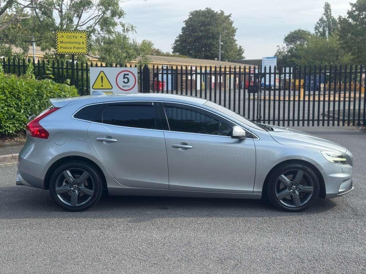 2016 VOLVO V40 2016 VOLVO V40