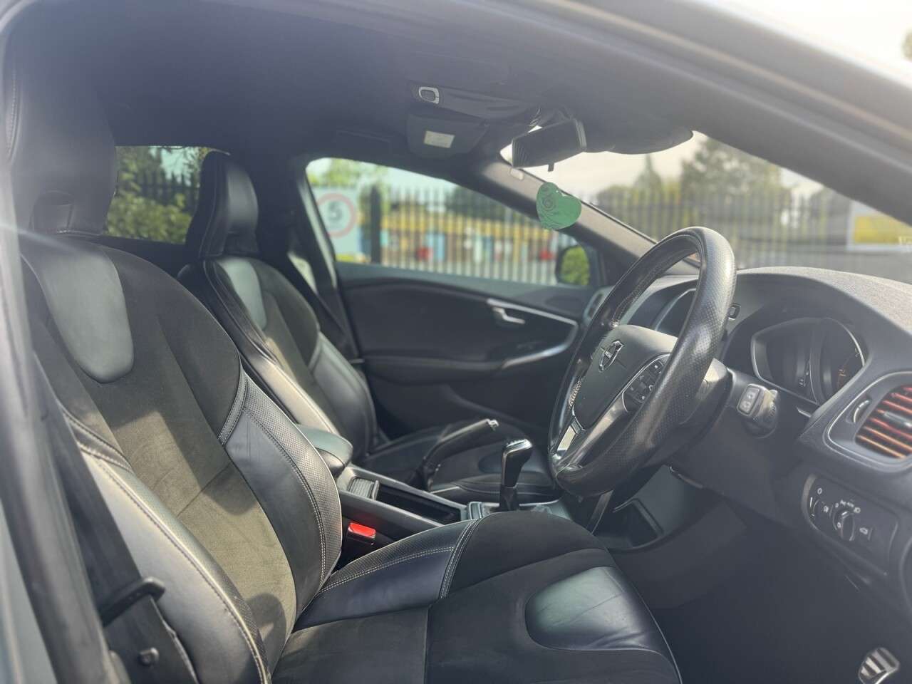 2016 VOLVO V40 2016 VOLVO V40