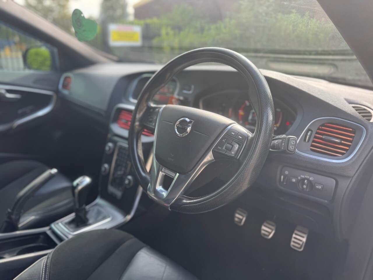 2016 VOLVO V40 2016 VOLVO V40