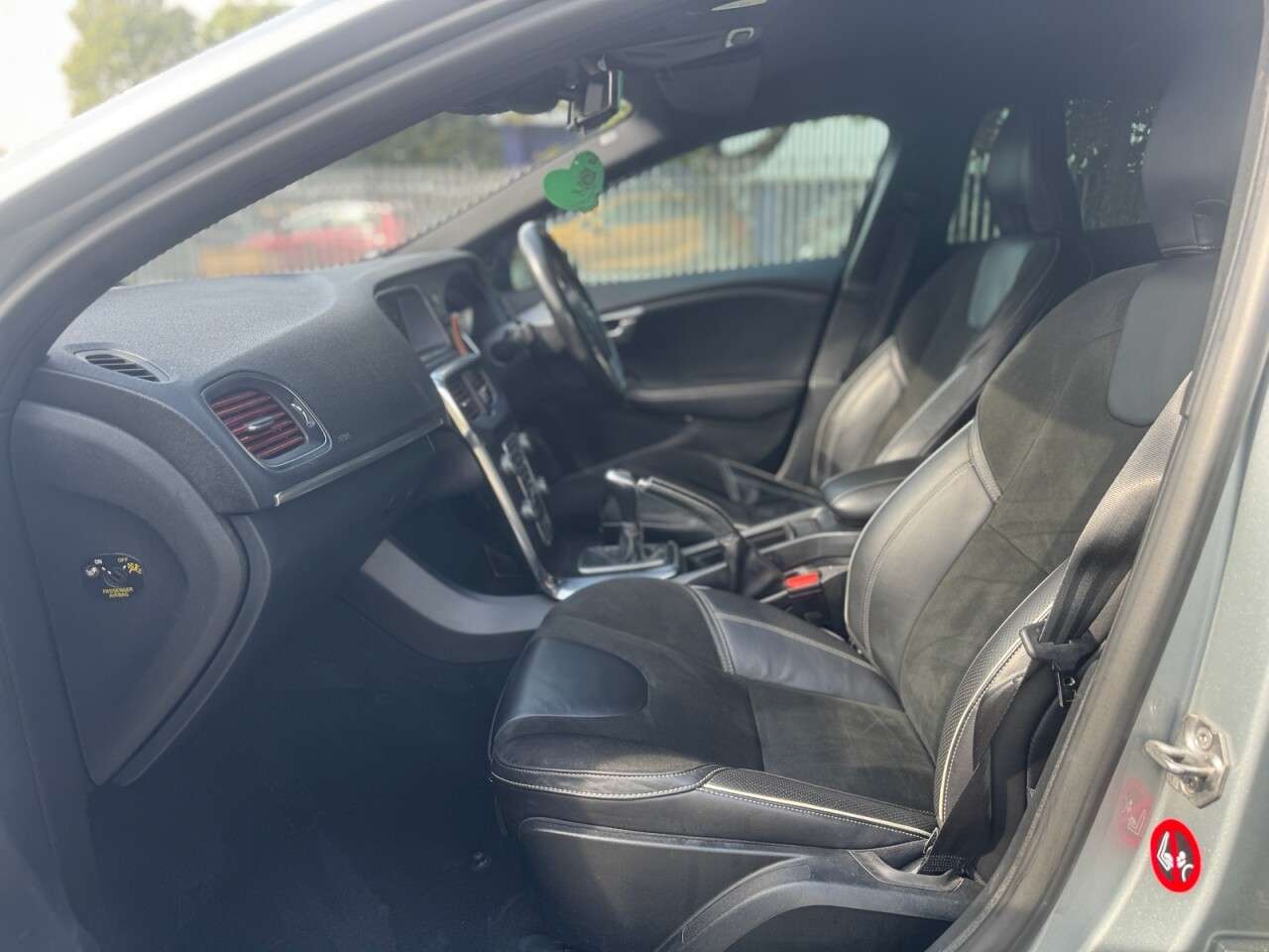 2016 VOLVO V40 2016 VOLVO V40