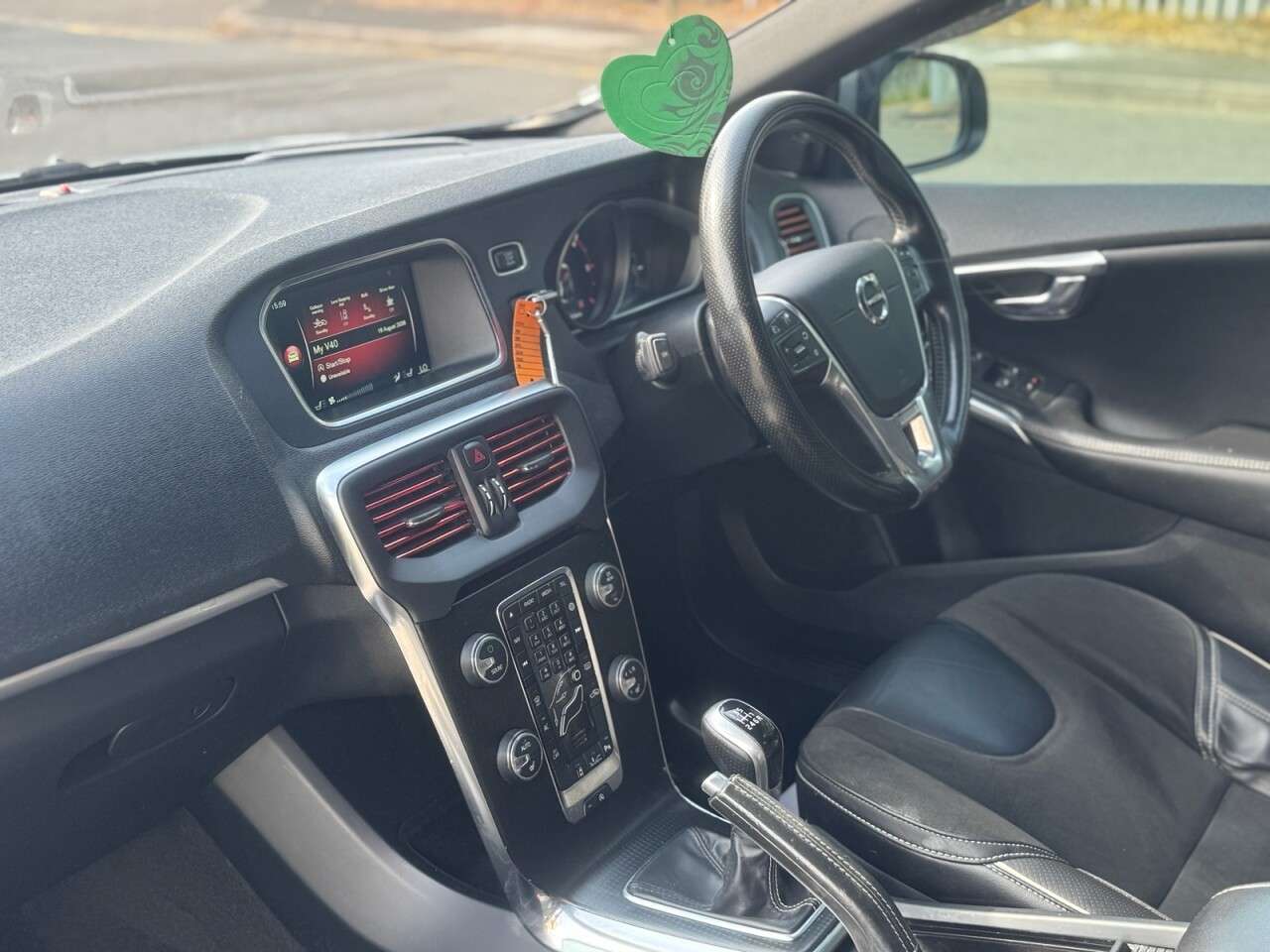 2016 VOLVO V40 2016 VOLVO V40