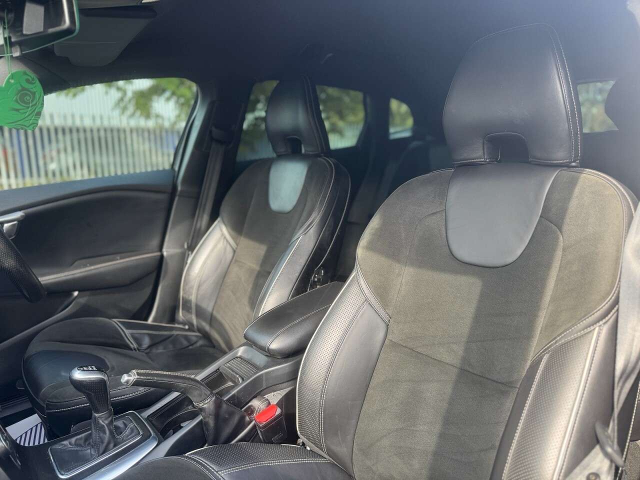 2016 VOLVO V40 2016 VOLVO V40