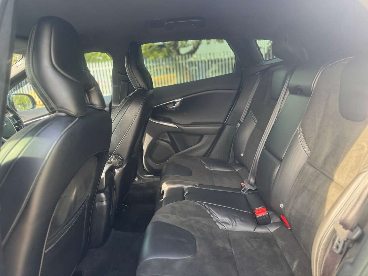 2016 VOLVO V40 2016 VOLVO V40
