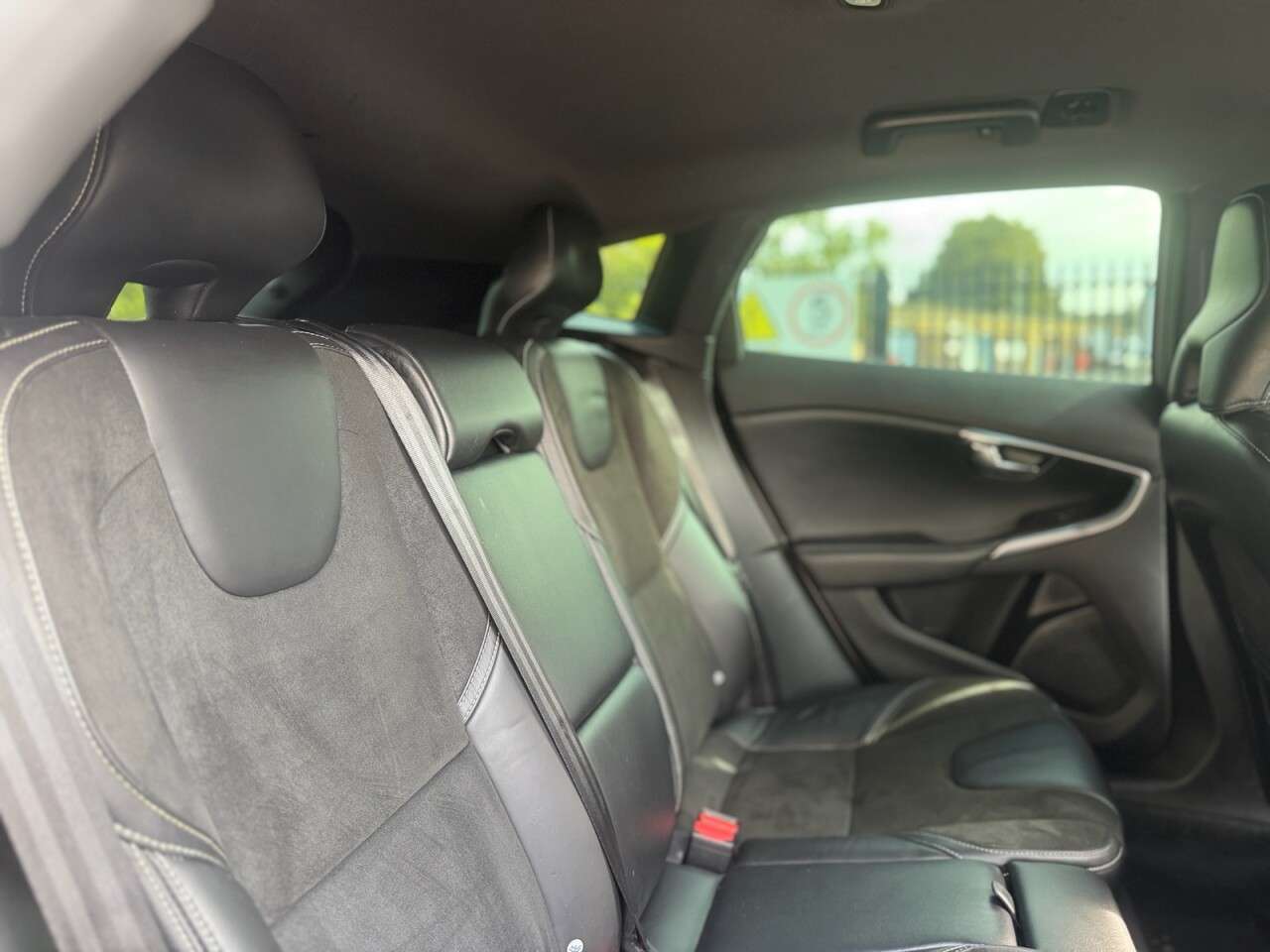 2016 VOLVO V40 2016 VOLVO V40
