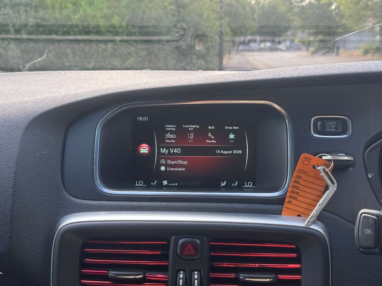 2016 VOLVO V40 2016 VOLVO V40