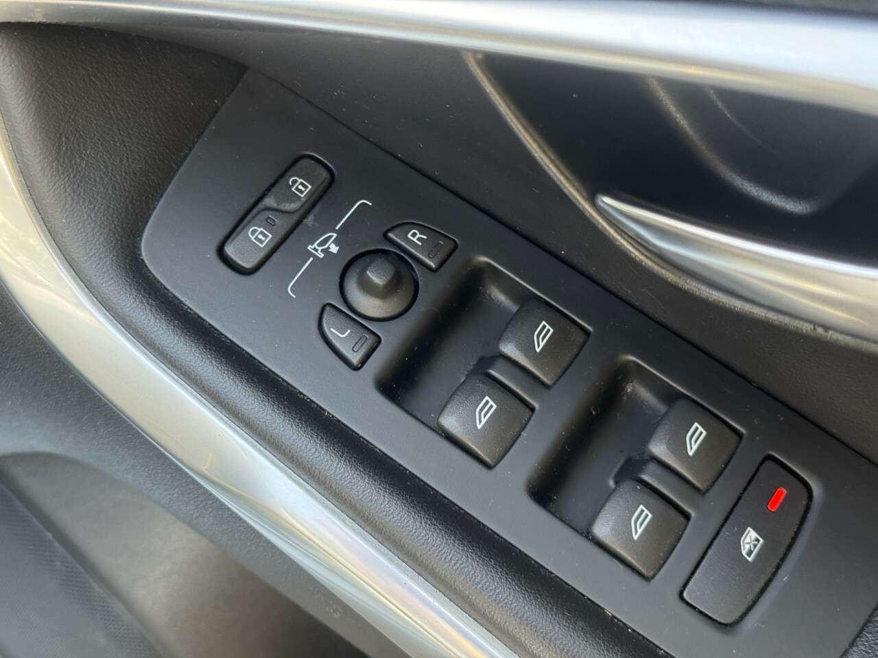 2016 VOLVO V40 2016 VOLVO V40