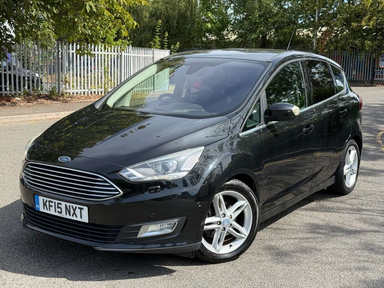 A 2015 FORD C-MAX 1.5 TDCi Titanium X MPV 5dr Diesel Manual Euro 6 (s/s) (120 ps) A 2015 FORD C-MAX 1.5 TDCi Titanium X MPV 5dr Diesel Manual Euro 6 (s/s) (120 ps)