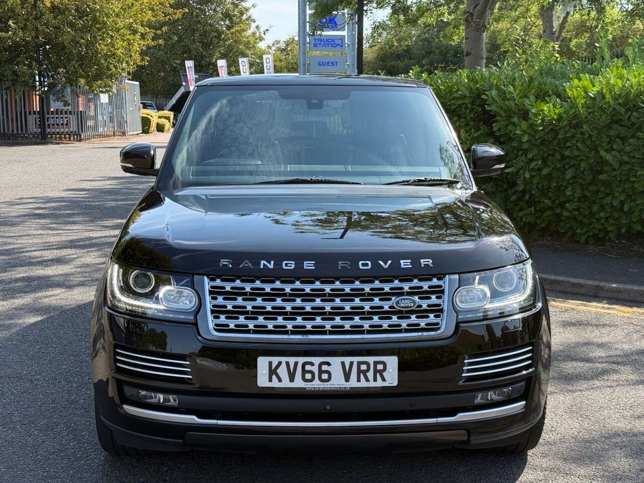 A 2016 LAND ROVER RANGE ROVER 4.4 SD V8 Autobiography SUV 5dr Diesel Auto 4WD Euro 6 (s/s) (339 ps) A 2016 LAND ROVER RANGE ROVER 4.4 SD V8 Autobiography SUV 5dr Diesel Auto 4WD Euro 6 (s/s) (339 ps)