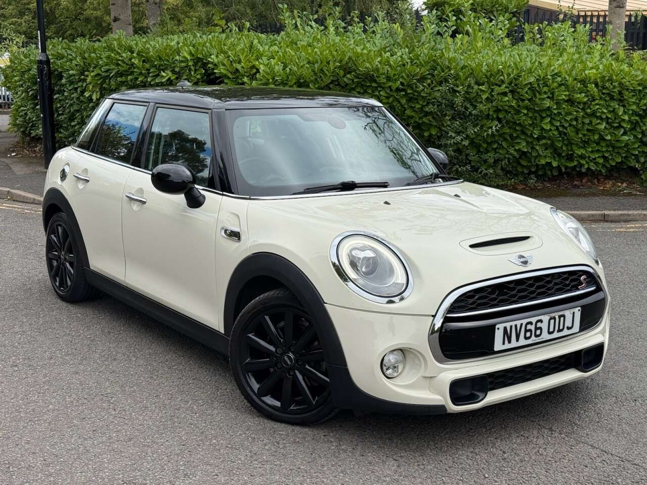 A 2016 MINI HATCH 2.0 Cooper SD Hatchback 5dr Diesel Auto 6Spd Euro 6 (s/s) (170 ps) ULEZ++LO A 2016 MINI HATCH 2.0 Cooper SD Hatchback 5dr Diesel Auto 6Spd Euro 6 (s/s) (170 ps) ULEZ++LO