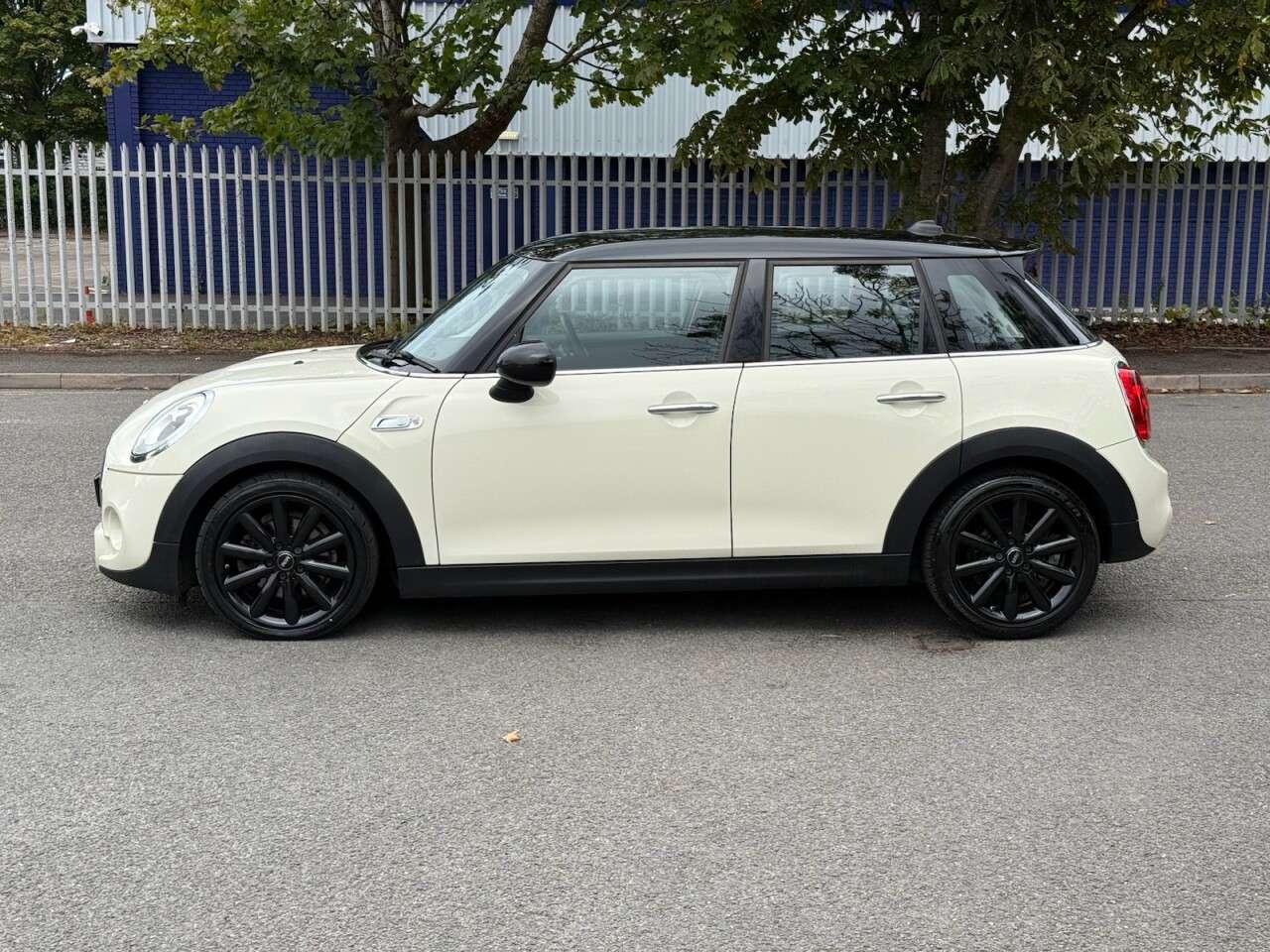 A 2016 MINI HATCH 2.0 Cooper SD Hatchback 5dr Diesel Auto 6Spd Euro 6 (s/s) (170 ps) ULEZ++LO A 2016 MINI HATCH 2.0 Cooper SD Hatchback 5dr Diesel Auto 6Spd Euro 6 (s/s) (170 ps) ULEZ++LO